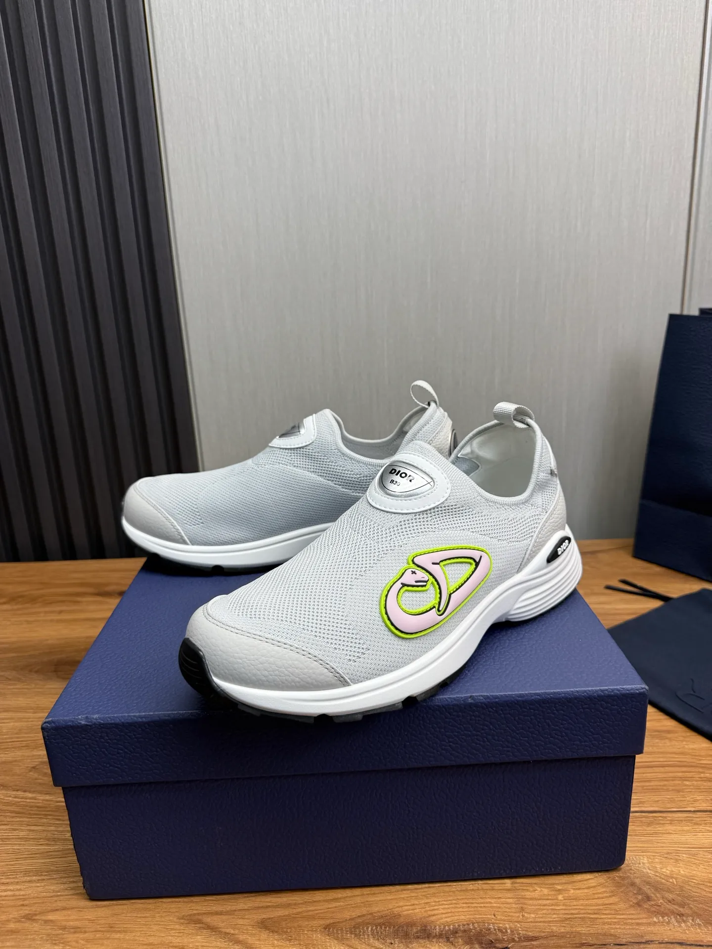 Men's shoes 💰540💰 Dior Dior B30 latest hot model shipped, original 1:1 manufacturing ▪️ Fabric: Original custom fly woven ▪️ Lining: Imported breathable mesh ▪️ Sole: Original molded non-slip outsole ▪️ Size: 38-45 (custom-made 45 non-returnable)